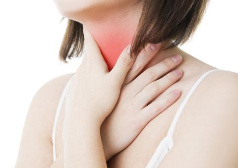 Ho và đau họng rất thường gặp ở bệnh nhân viêm xoang