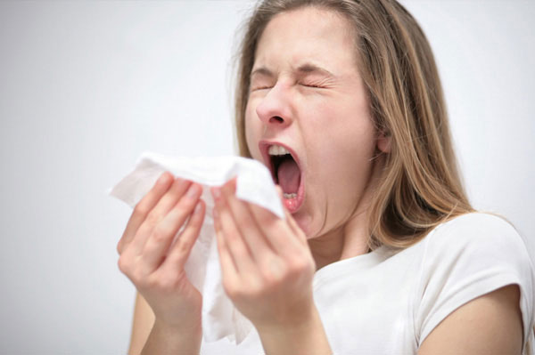 Viêm mũi dị ứng dễ gây hắt hơi, ngứa mũi