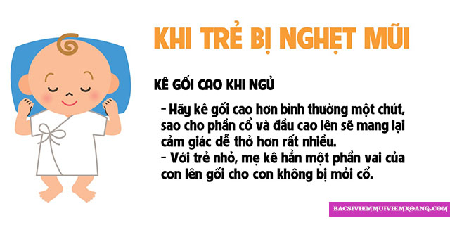 Cho trẻ nằm cao đầu là cách trị số mũi cho bé không cần dùng thuốc