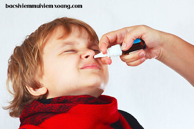 Sai lầm thường gặp khi chữa sổ mũi cho trẻ - Dùng dịch tỏi ép để chữa sổ mũi cho bé