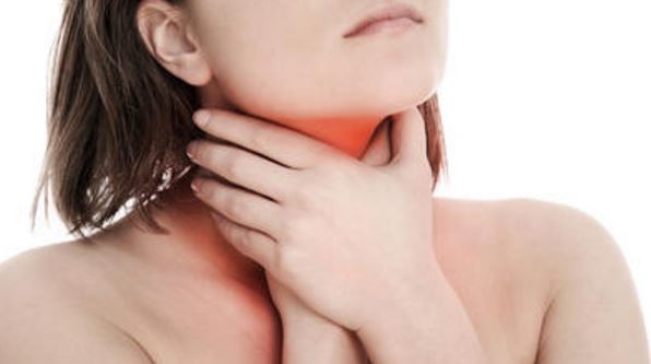 Viêm xoang có thể dẫn đến biến chứng vùng họng như viêm họng cấp và mãn tính