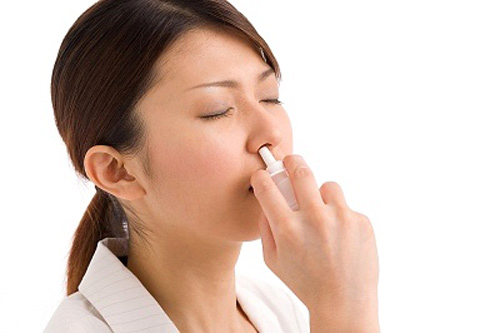 Bệnh nhân viêm xoang có thể được chỉ định một số thuốc xịt, thuốc uống