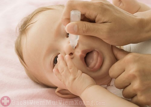 Có nên rửa mũi cho trẻ sơ sinh thường xuyên?
