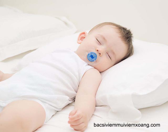 Ngủ gối cao đầu chữa nghẹt mũi cho trẻ Ngủ gối cao đầu chữa ngạt mũi cho trẻ nhỏ