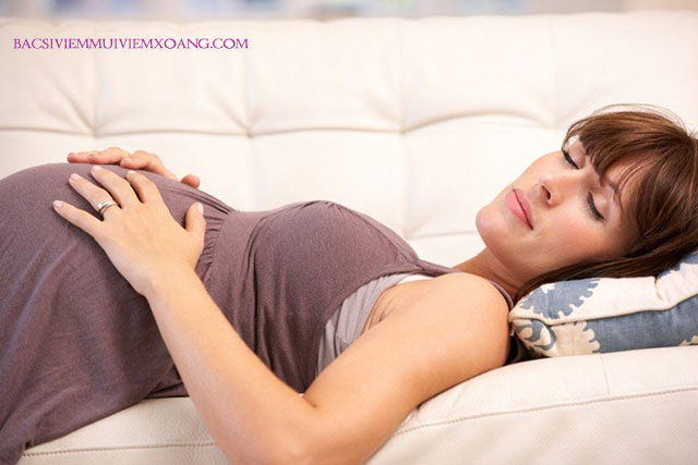 Bị viêm mũi dị ứng khi mang thai nên gối cao đầu khi ngủ - phụ nữ mang thai bị viêm mũi dị ứng