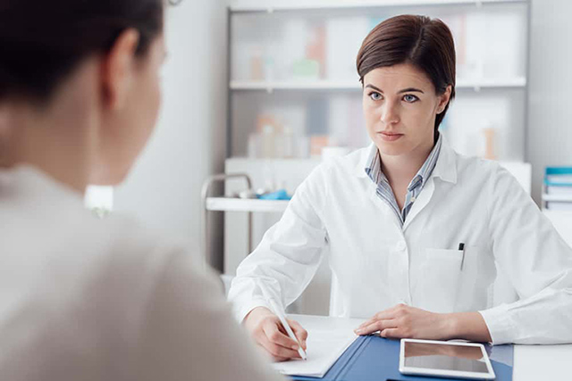 Bị viêm họng hạt thì khi nào cần đi khám bác sĩ?
