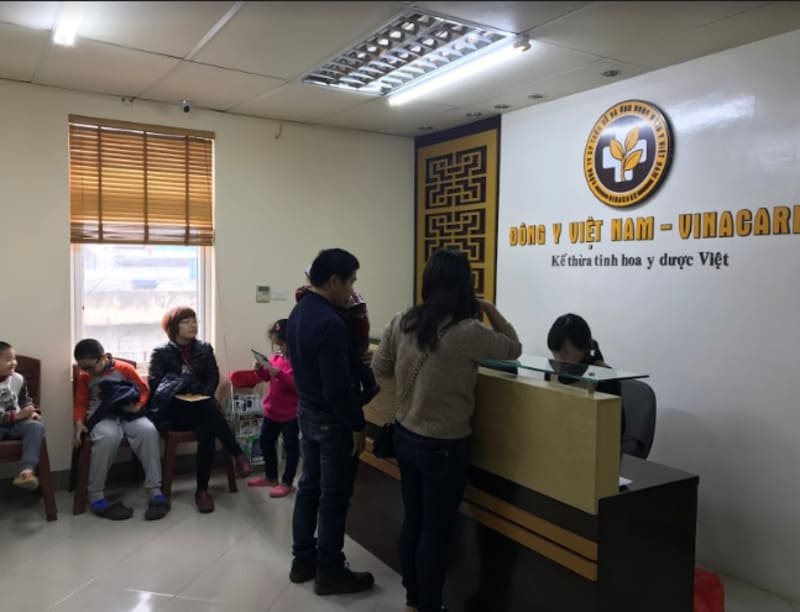 Cháu Hải Nam tới khám viêm amidan tại Trung tâm Đông y Việt Nam Cháu Hải Nam tới khám viêm amidan tại Trung tâm Đông y Việt Nam