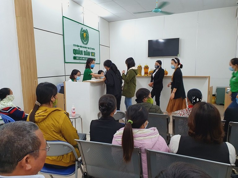 Phòng chờ tại Bệnh viện Tai Mũi Họng Quân Dân 102