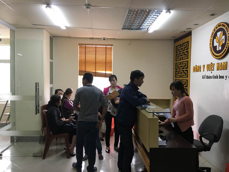 Trung tâm Đông y Việt Nam 91 Nguyễn Xiển có khá đông bệnh nhân