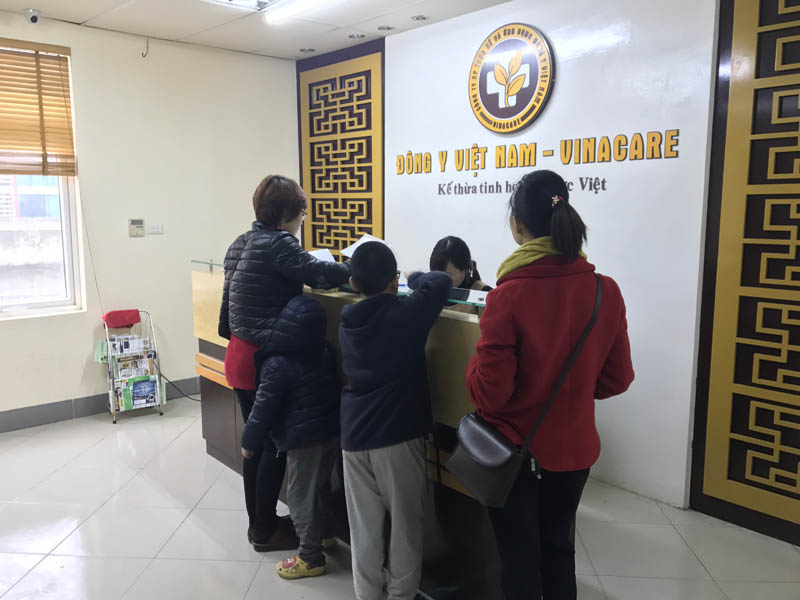 Người bệnh nên đến trực tiếp trung tâm để bác sĩ khám và kê đơn thuốc