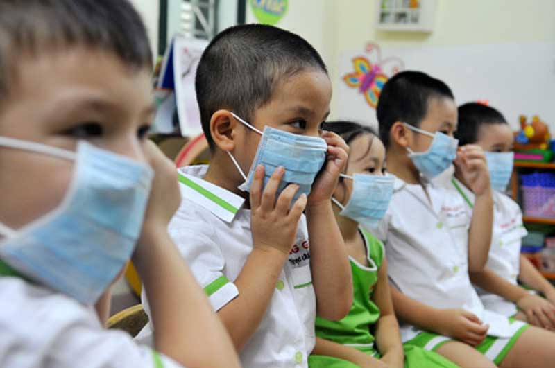 Đeo khẩu trang để tránh các tác nhân gây viêm họng, viêm họng hạt Đeo khẩu trang để tránh các tác nhân gây viêm họng, viêm họng hạt