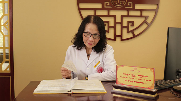 Bác sĩ Lê Phương đã có hơn 40 năm kinh nghiệm trong điều trị bệnh viêm xoang Bác sĩ Lê Phương đã có hơn 40 năm kinh nghiệm trong điều trị bệnh viêm xoang