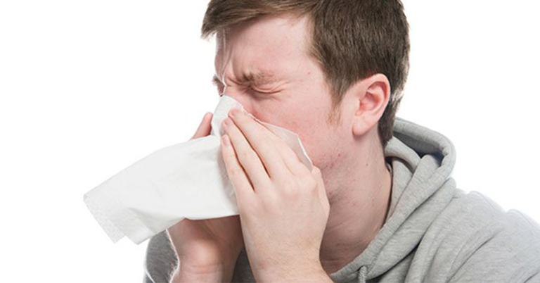 Viêm mũi dị ứng khiến người bệnh khổ sở vì các triệu chứng hắt hơi, sổ mũi